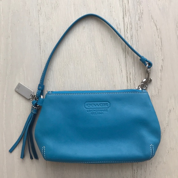 Coach blue leather wristlet with zipper and tassel - Picture 5 of 6